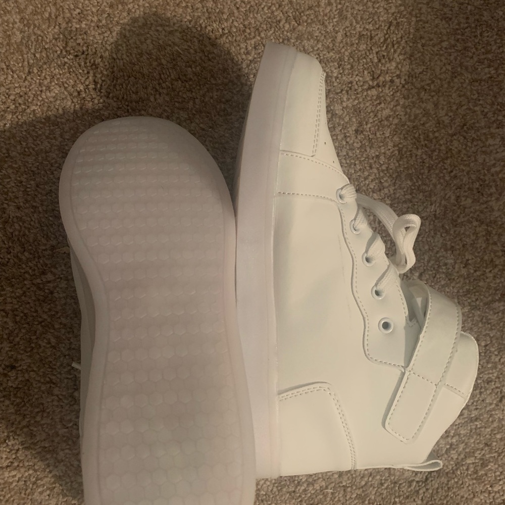 WHITE LIGHT UP SNEAKERS, Size 41 Female 9.5 - 10, NWOT. - Picture 2 of 7